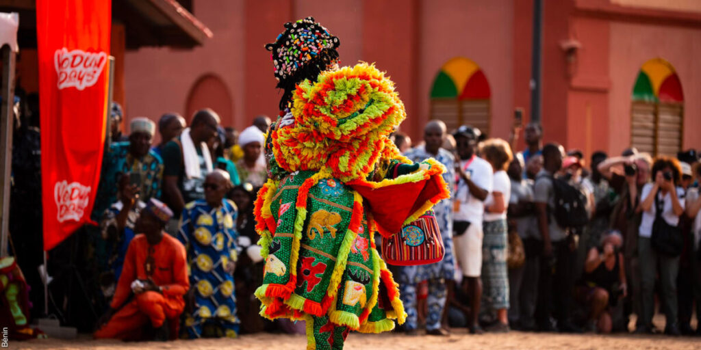 Du temple à la plateforme : le VODUN face aux dérives du digital